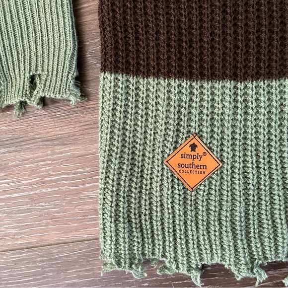 SIMPLY SOUTHERN Distressed OD Green Color-block Size Small Knit Sweater NWT - Picture 4 of 7